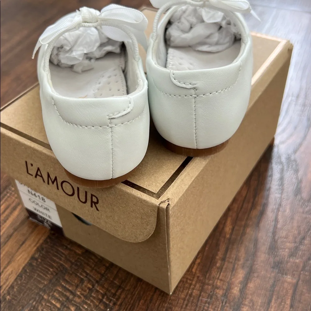 L’amour White Dress Shoes with Bow - Picture 3 of 7